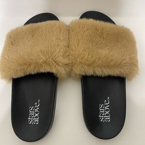 Stars Above Women's Black and Tan Fuzzy Slide Sandals size L 9/10